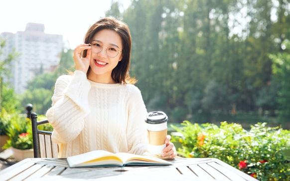语言容易入门