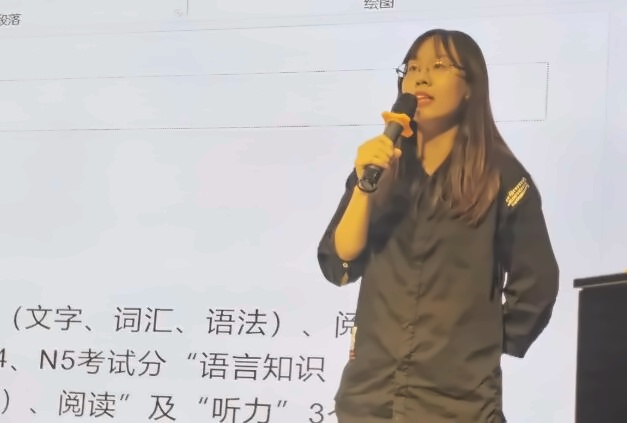 中育贝拉国际高中