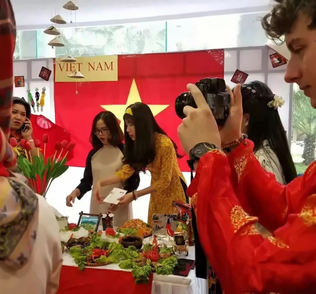 舌尖上的世界.jpg