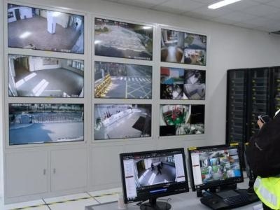 苏州海归子女学校监控室.jpg