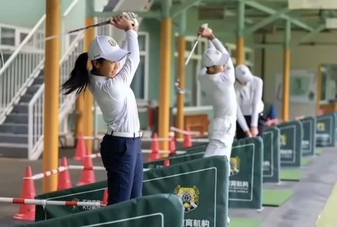北京市私立汇佳学校高尔夫.jpg