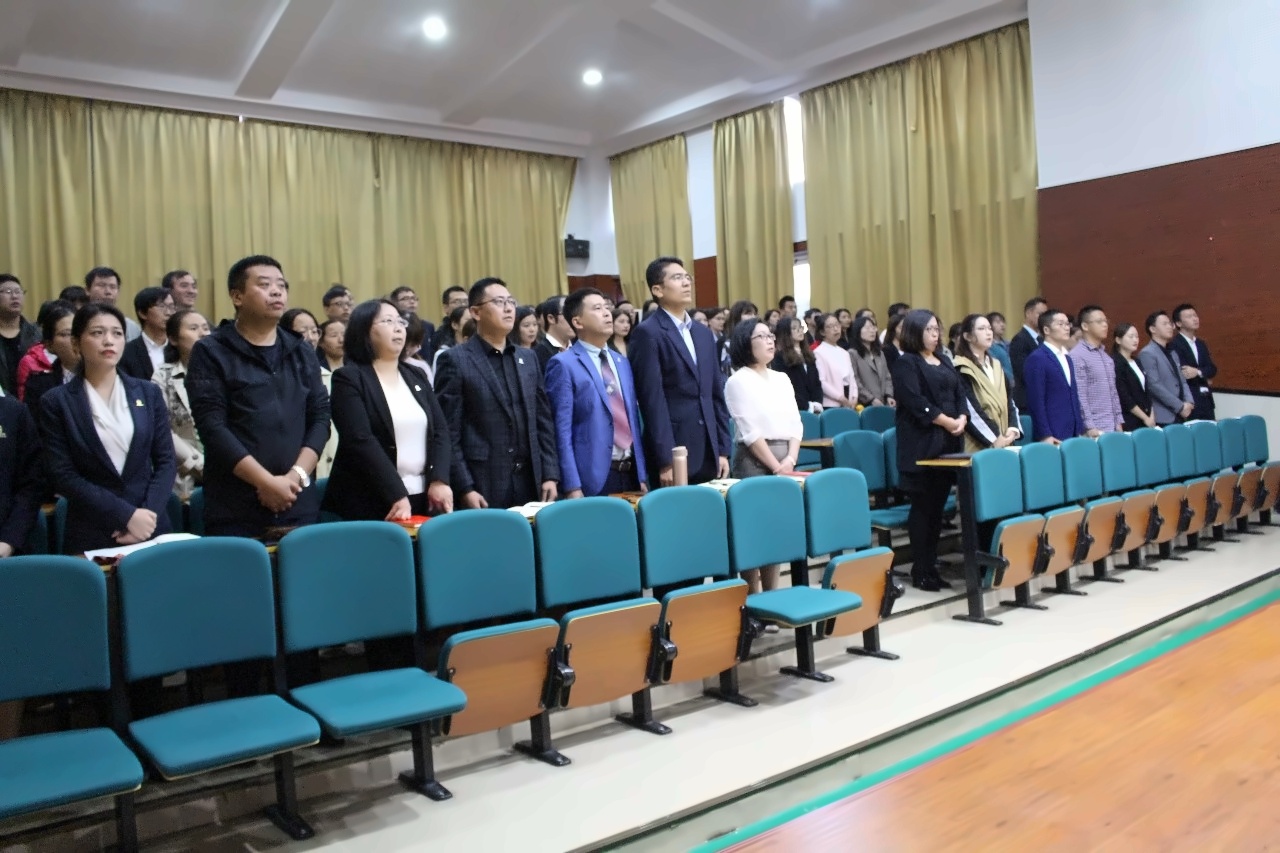 上海枫叶国际学校2019—2020学年第二次员工大会.jpg