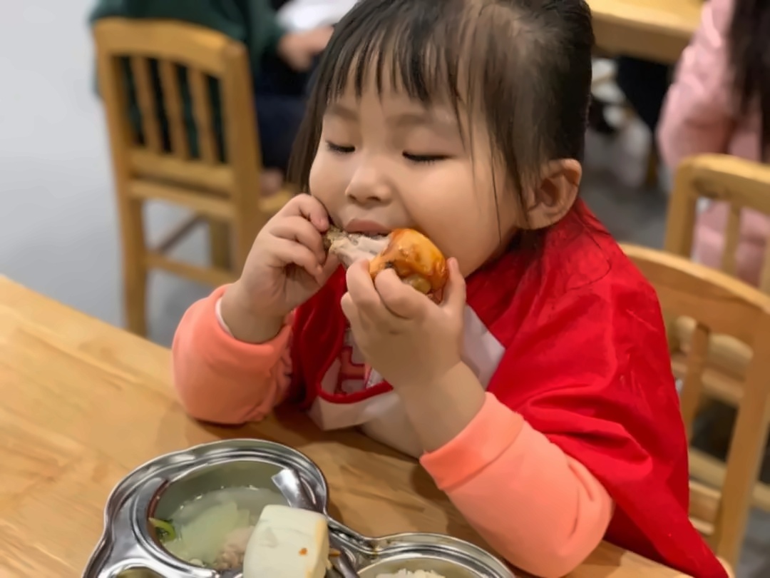 北京明誠外國語學校 飄香食堂 | 早上做王子 中午做國王