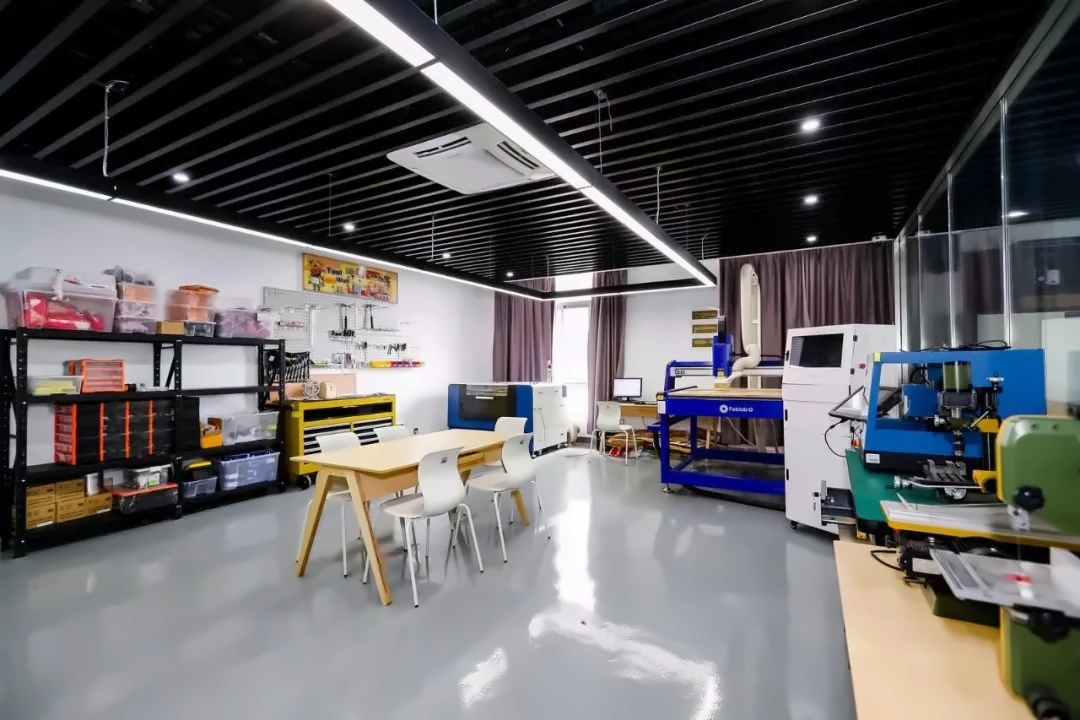上海天华英澳美学校人工智能创新基地.jpg