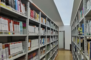 北京市朝阳区北外同文外国语学校图书馆