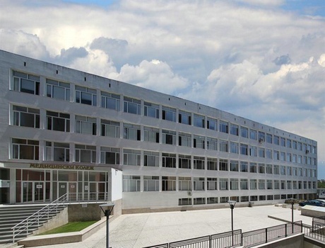 瓦尔纳医科大学