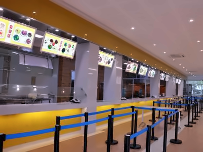 领科教育上海校区食堂
