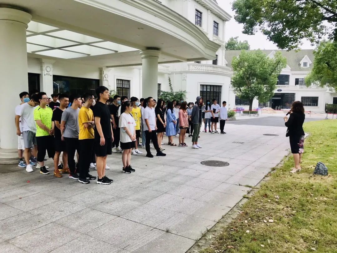 车校长发表开营讲话.jpg