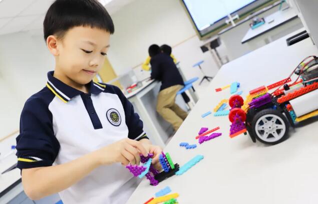 北京新府学外国语学校