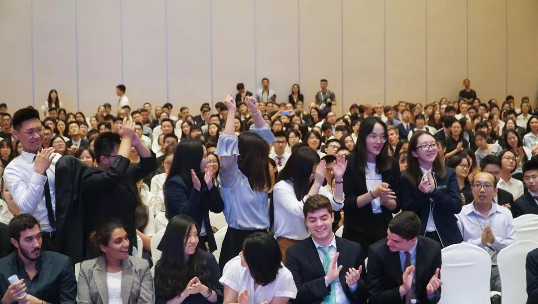 北京爱迪学校青年经济论坛洞悉全球风向