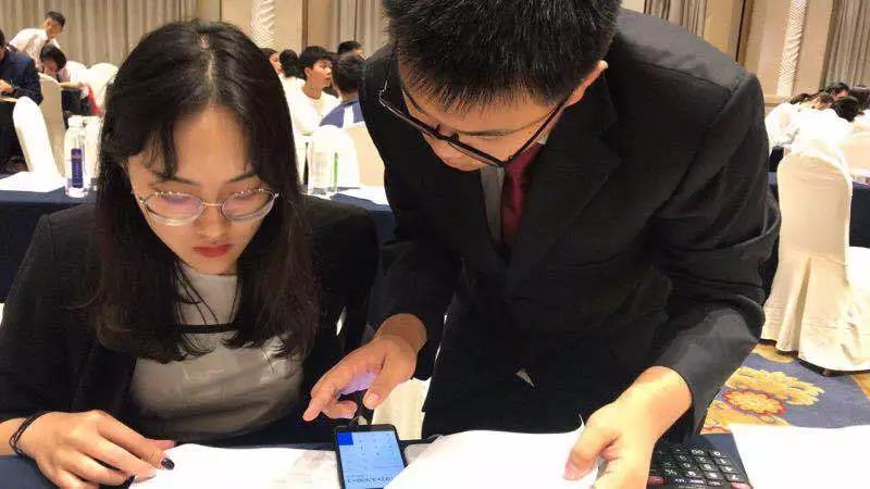北京爱迪学校青年经济论坛洞悉全球风向