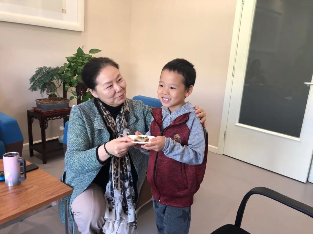 明诚外国语学校 爱在重阳