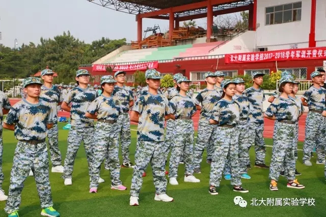 北大附属实验学校2017军训：用汗水挥洒青春！