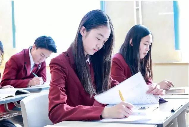爱迪国际学校的初中部和高中部是怎样衔接的?<!-- <i class=