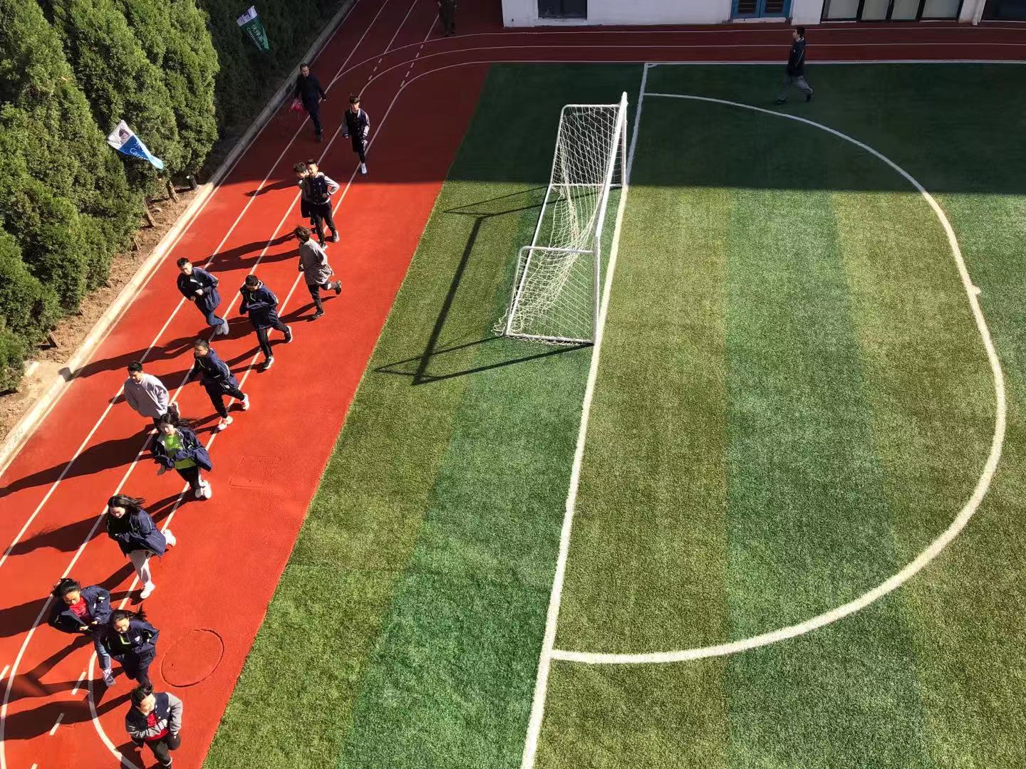
                    上海常青藤学校有办学有哪些特色?                    