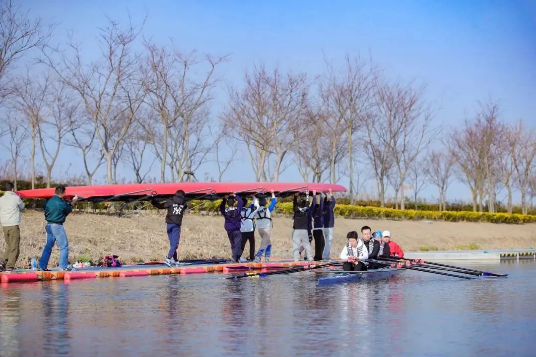 上海宏润博源学校赛艇活动.jpg
