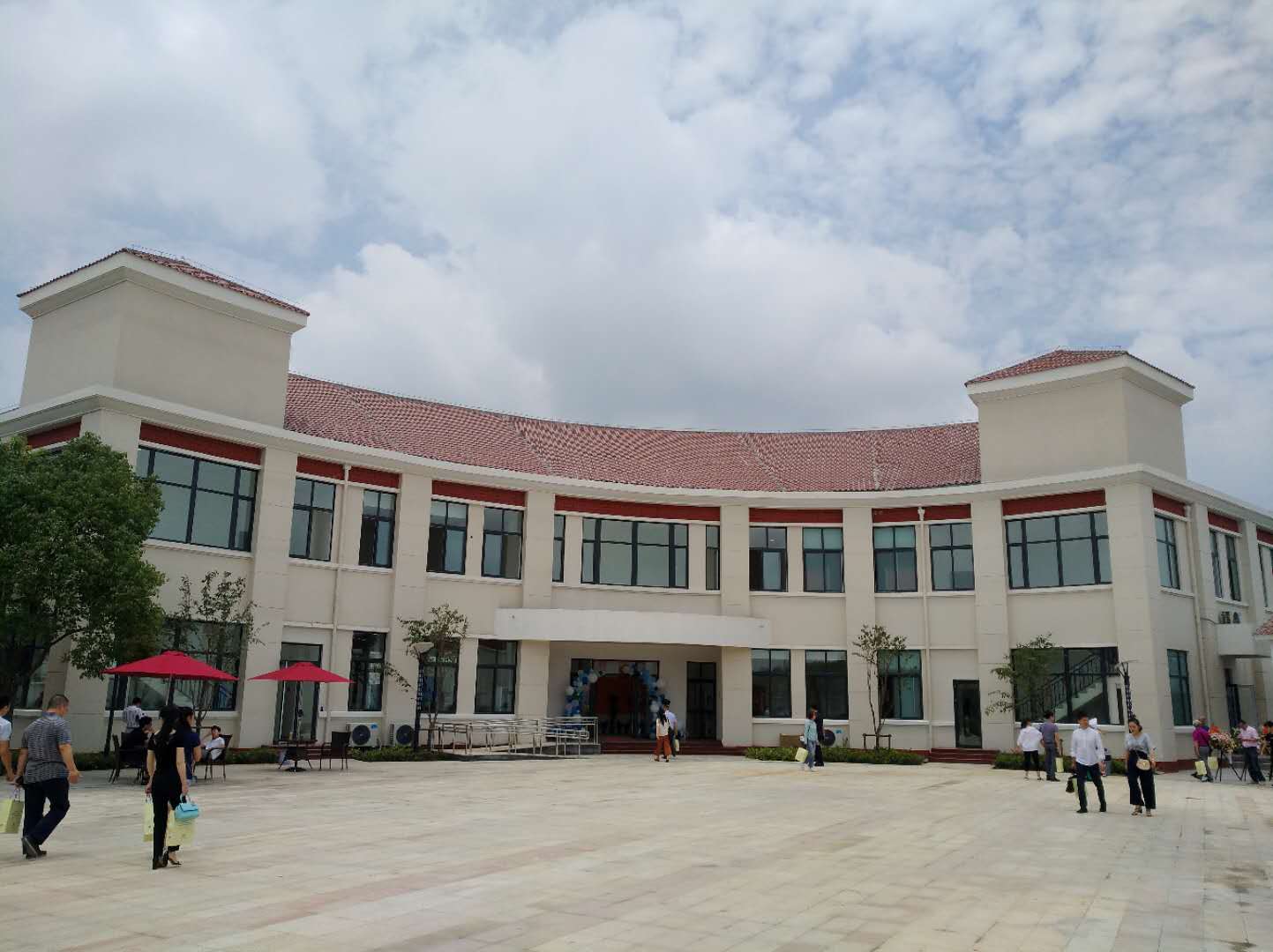 
                    上海宏润博源学校有哪些优势?                    