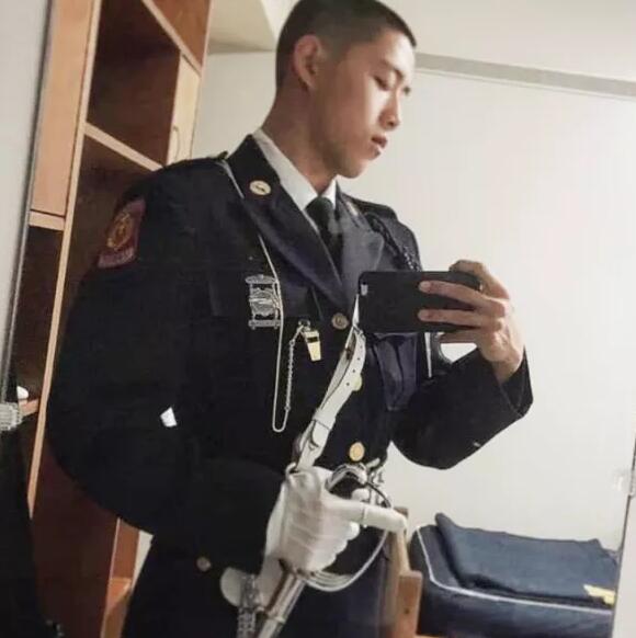 北京王府国际学校巴特尔身着美国军校的军装