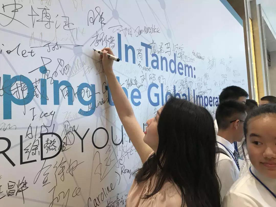 北京爱迪学校青年经济论坛洞悉全球风向