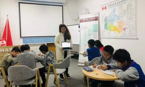 哈珀国际教育【未来之星】小孩学习英语什么年龄最合适