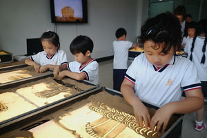 潍坊枫叶国际小学特色之快乐教育<!-- <i class=