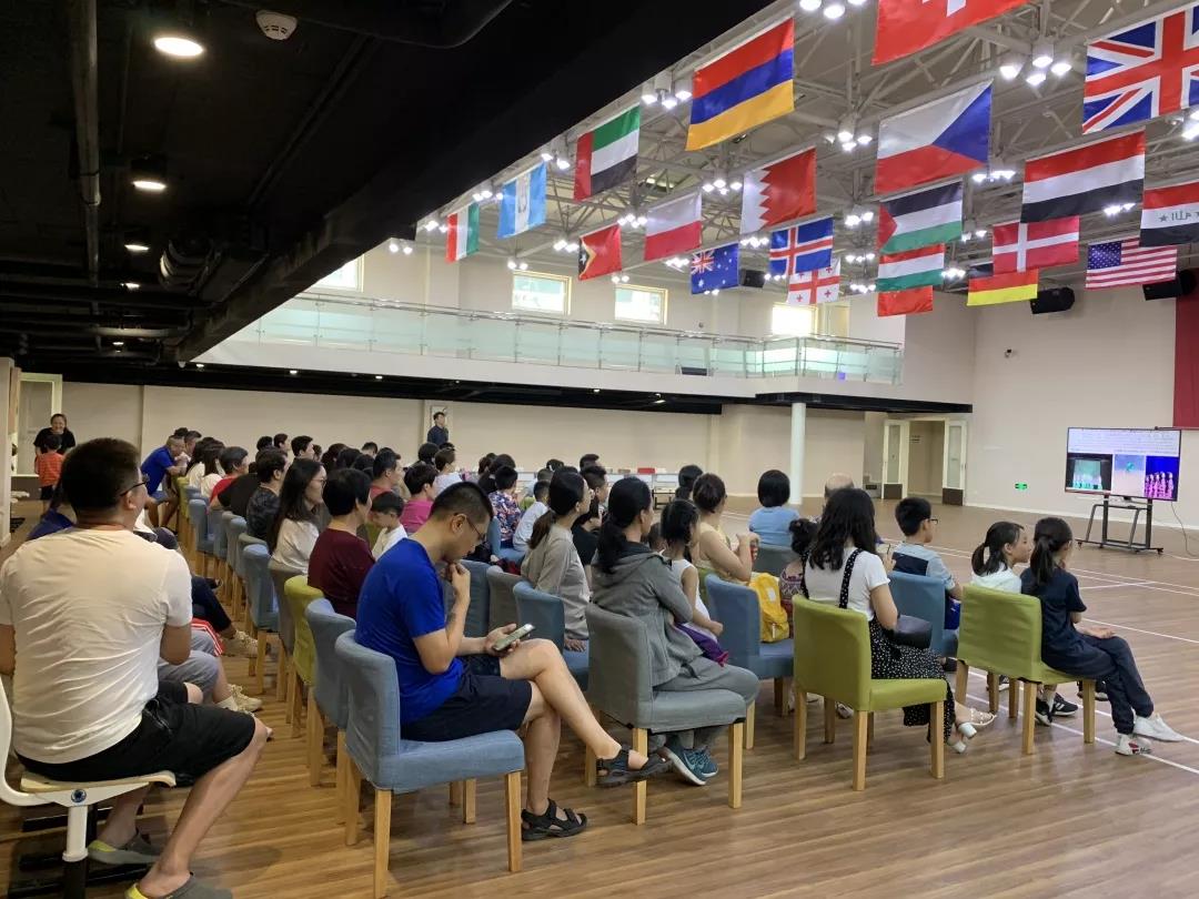 北京明诚外国语学校