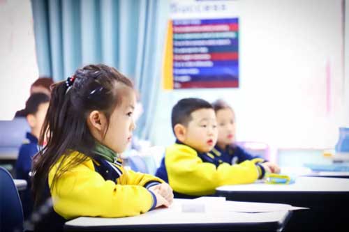 新府学外国语学校