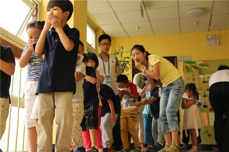 力迈外国语学校火灾演练1.jpg