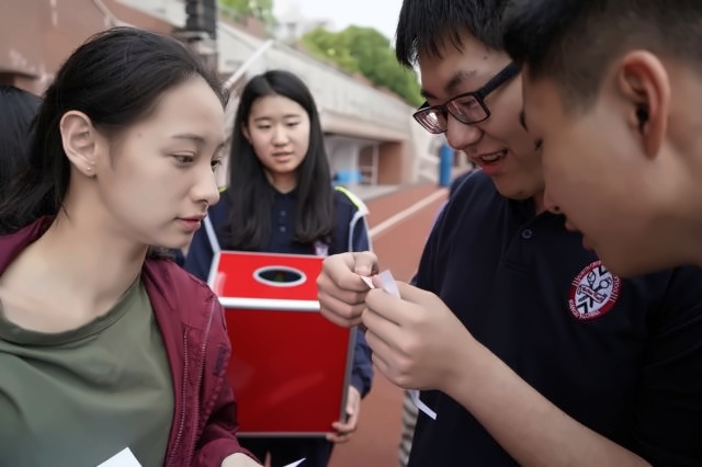 抽签决定上场顺序.jpg