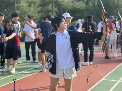 中育贝拉国际高中社团活动-射箭