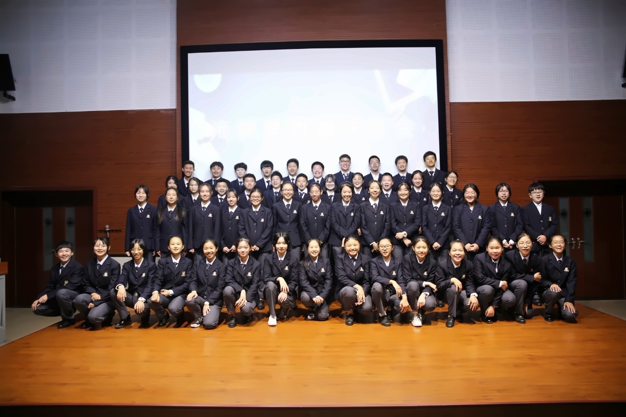 上海枫叶初中顺利举行第四届学生会初次会议.jpg
