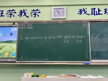 省靖中国际部辩论社3.jpg