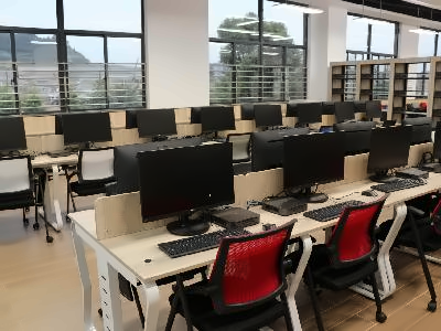 东莞市海逸外国语学校阅览室