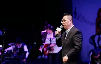 上外A-Level国际高中2018新年晚会暨十大歌手总决赛：校长表演