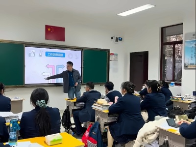 家长进课堂.jpg