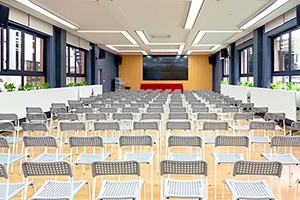 上海新虹桥中学大礼堂