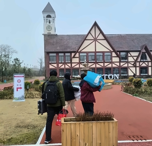 励滕伯克曼开学日.jpg