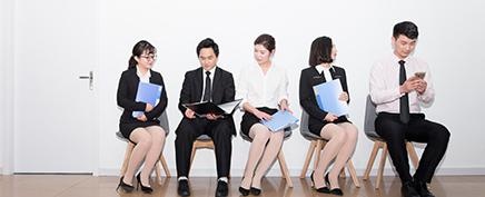 严格选拔师资