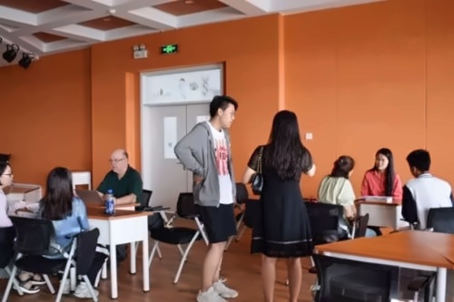 中育贝拉国际高中北京校区 体验什么是真正的家长会