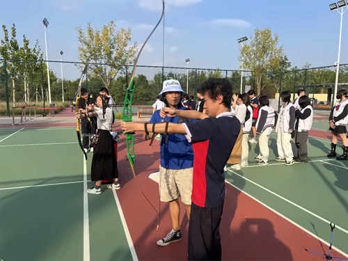 中育贝拉国际高中社团活动-射箭