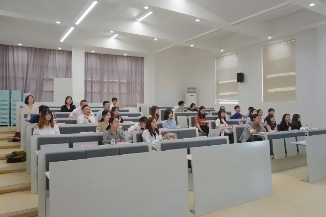 光华剑桥南校新教师培训.jpg
