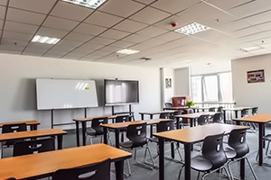 青岛博格思加州学校数学教室