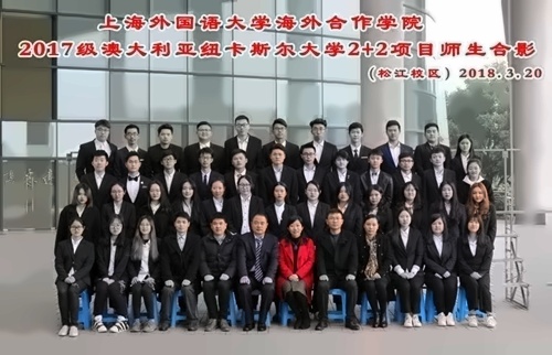 2017年9月入学的澳大利亚纽卡斯尔大学2+2项目师生合影