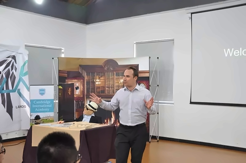 Paul Elliott博士生动的开场白.jpg