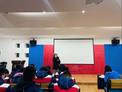 年级会议.jpg