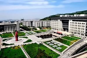 济南大学出国留学校园环境升华广场