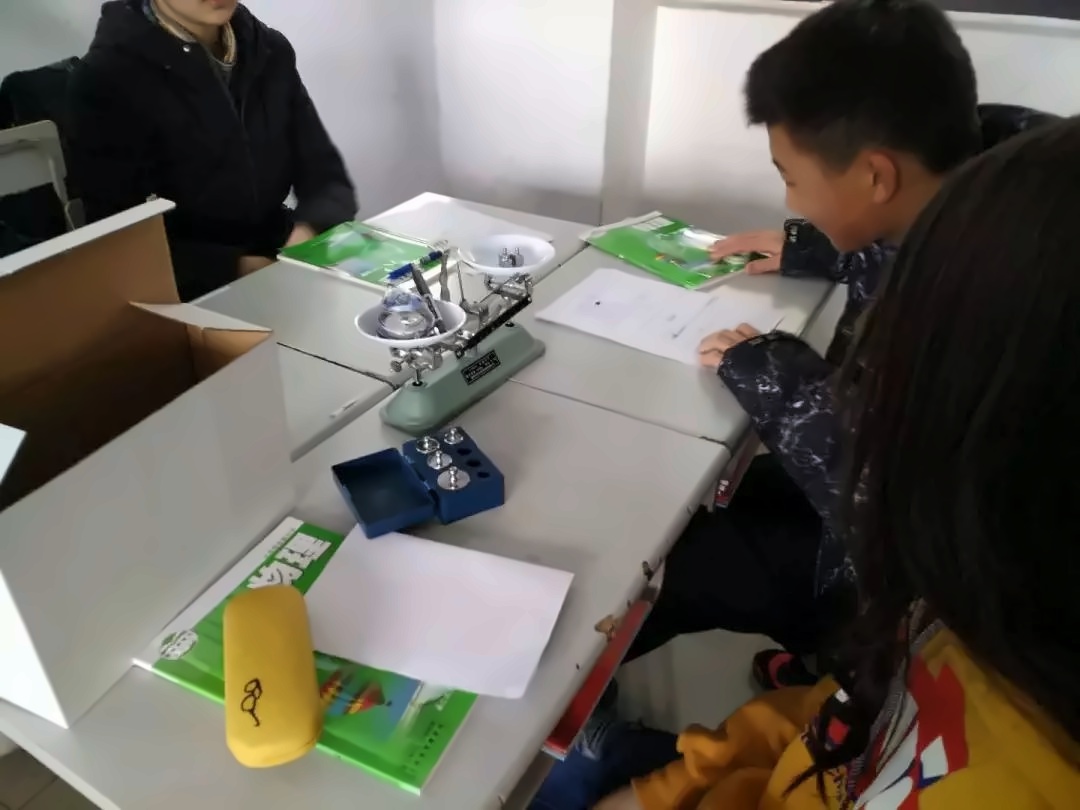 中加楓華國際學校初中部物理創客課程.jpg