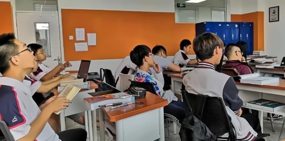 中育贝拉国际高中