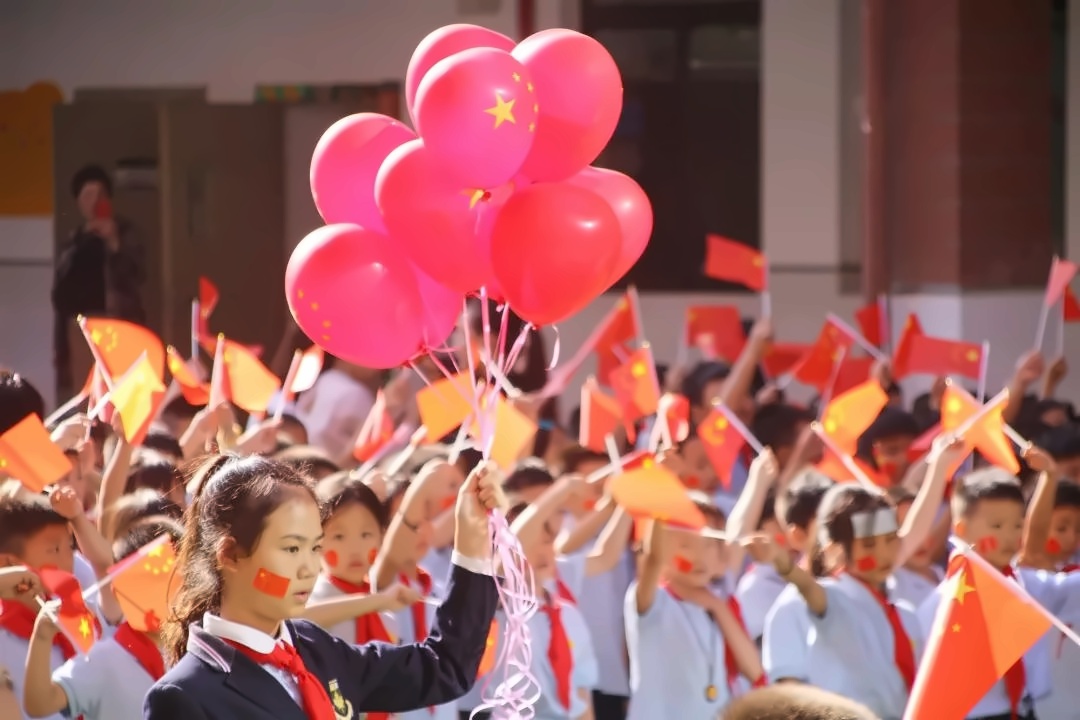 中加楓華國際學校小學部升旗儀式.jpg