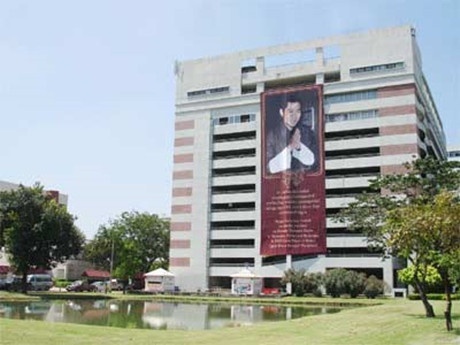 素叻他尼皇家大学